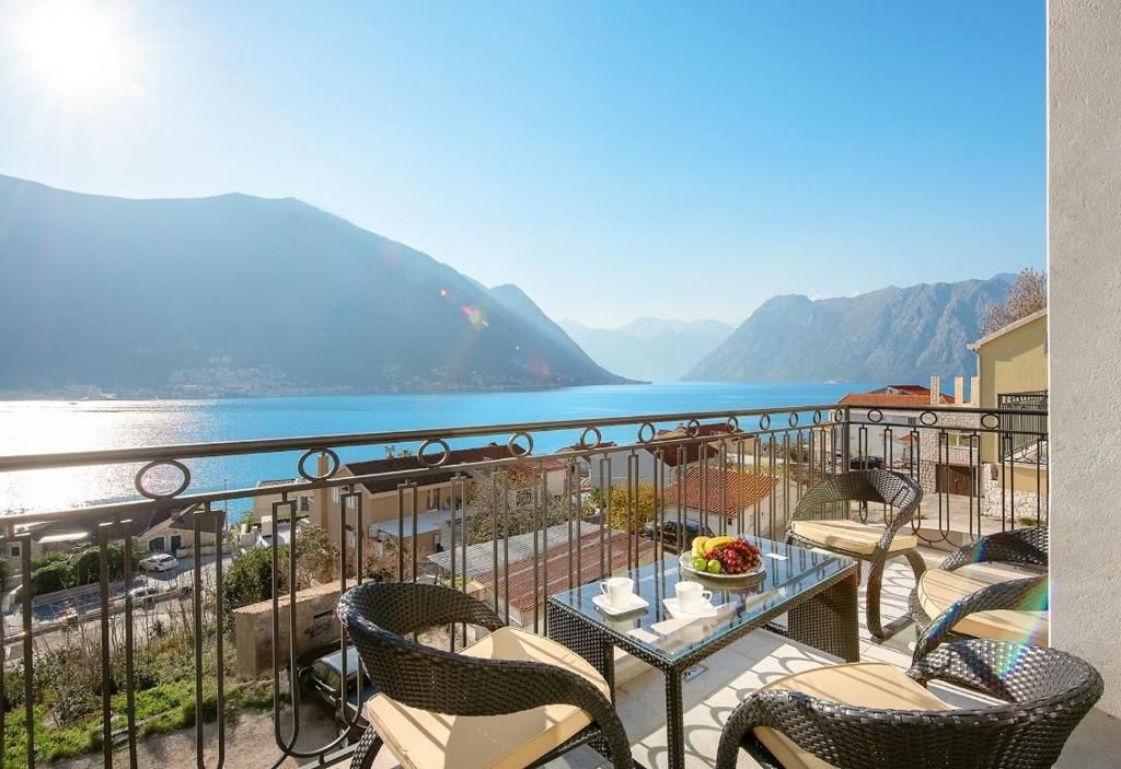 Апартаменты AZZURO Delux with Pool near the Beach Котор